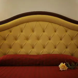 3* לינה וארוחת בוקר Domus Augusta
